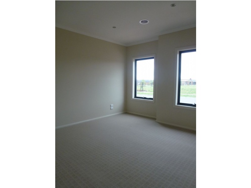 4 Clapham Way, Craigieburn VIC 3064