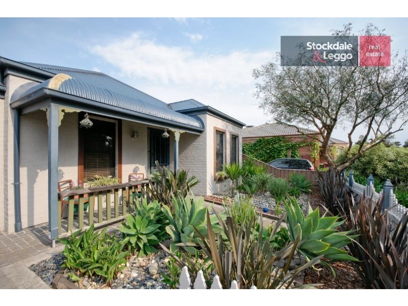 17 Leawood Glade, Craigieburn VIC 3064