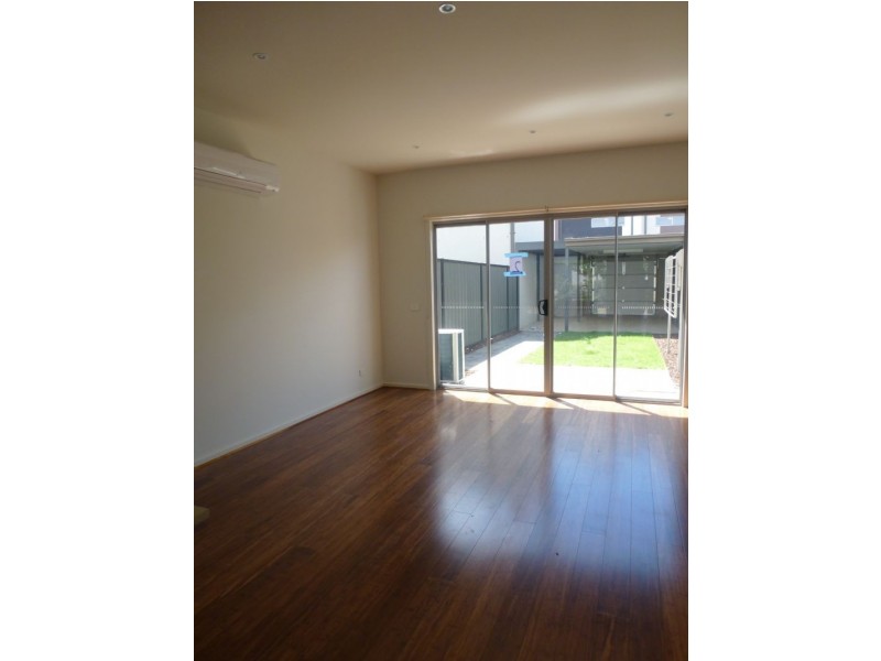 2/60-70 Cradle Mountain Drive, Craigieburn VIC 3064