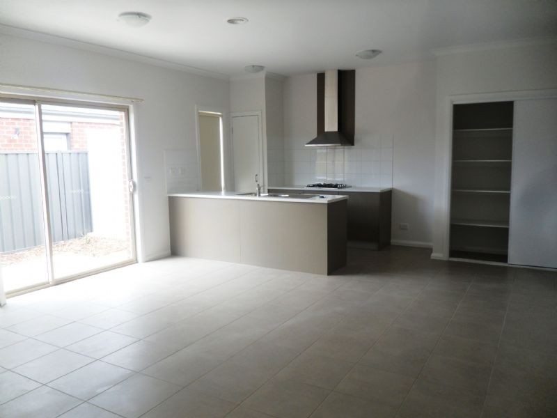 2/6 Hedland Court, Craigieburn VIC 3064