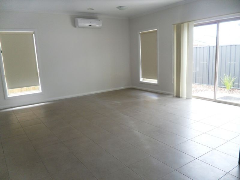 2/6 Hedland Court, Craigieburn VIC 3064