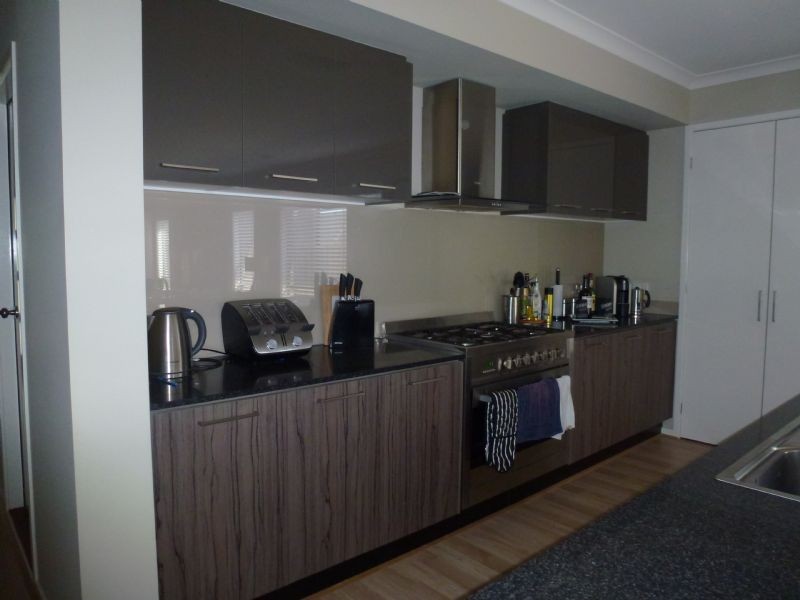18 Oakgrove Drive, Craigieburn VIC 3064