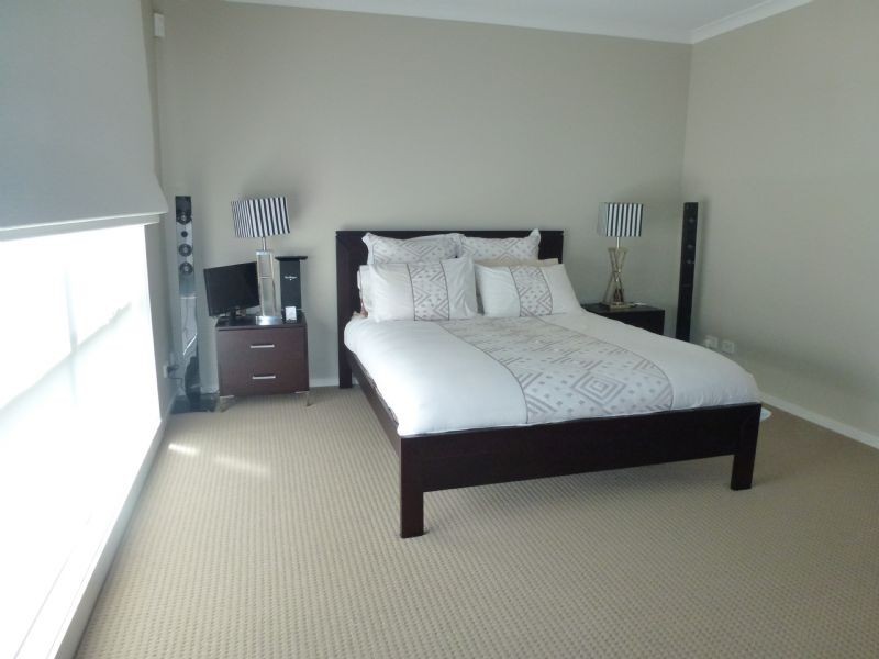 18 Oakgrove Drive, Craigieburn VIC 3064