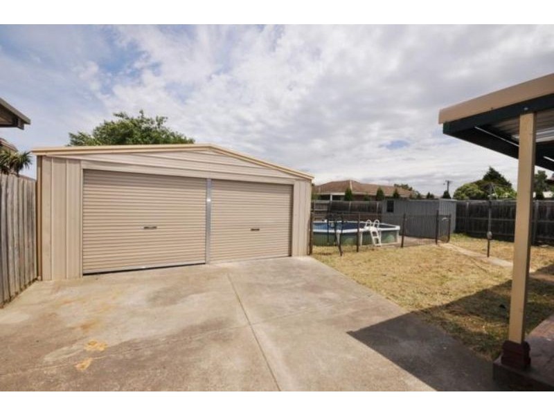 15 Beacon Hills Crescent, Craigieburn VIC 3064