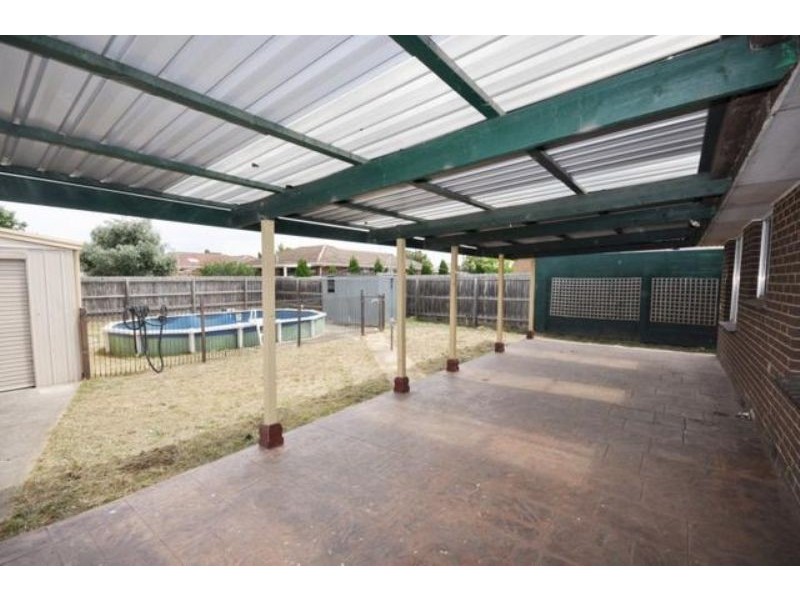 15 Beacon Hills Crescent, Craigieburn VIC 3064