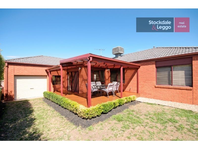 16 Burniston Avenue, Craigieburn VIC 3064