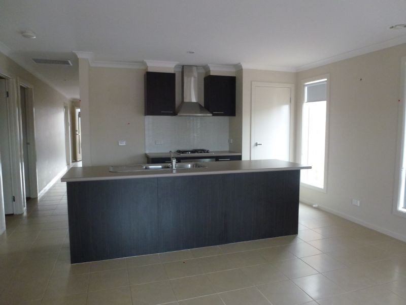 2 Roebuck Way, Craigieburn VIC 3064