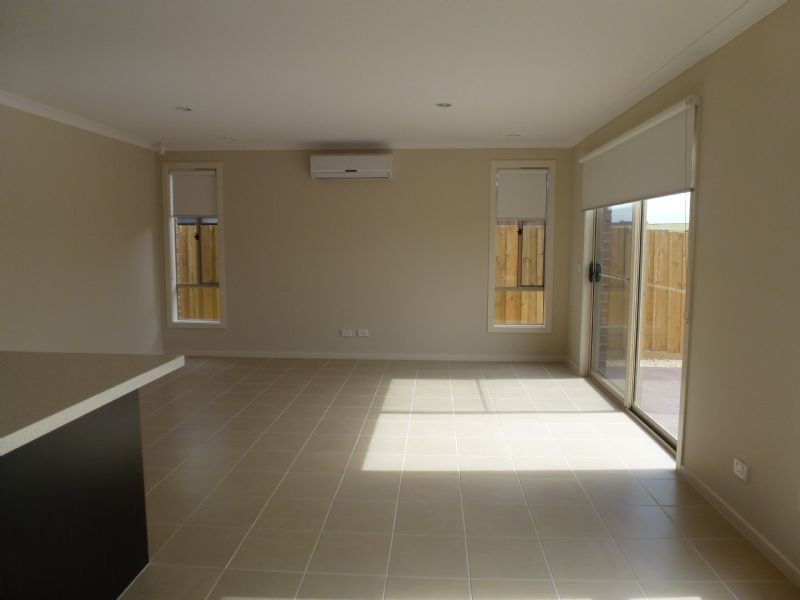 1/12 Gully Way, Craigieburn VIC 3064