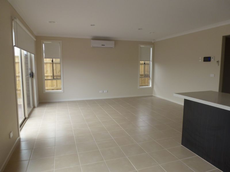 2/12 Gully Way, Craigieburn VIC 3064