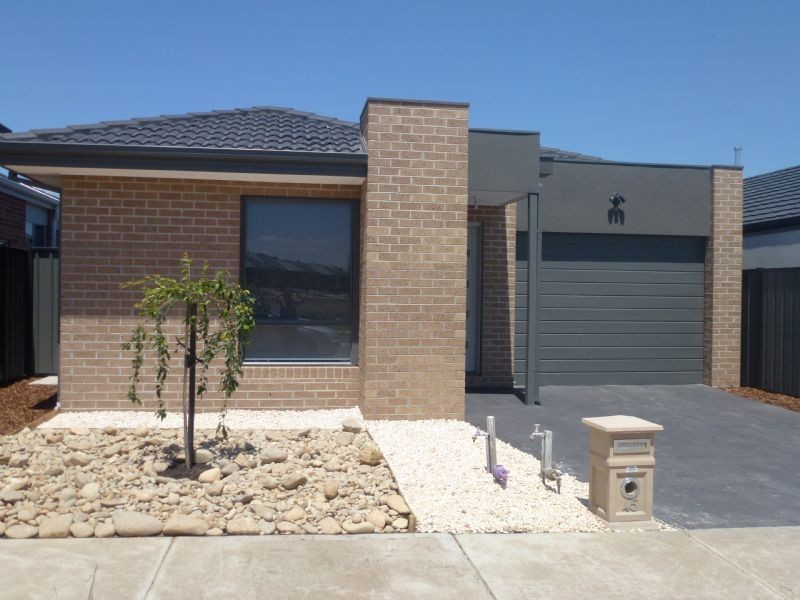 45 Moor Park Drive, Craigieburn VIC 3064