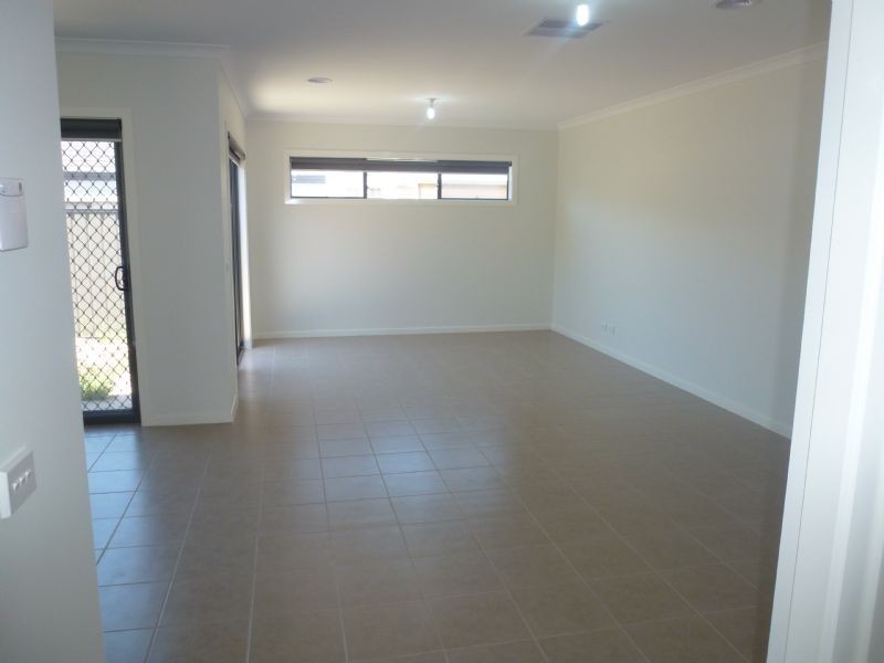 45 Moor Park Drive, Craigieburn VIC 3064