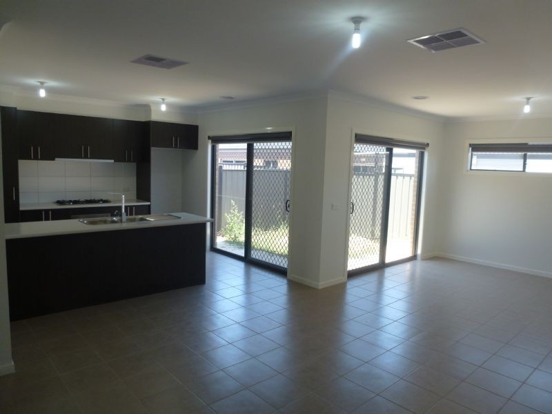 45 Moor Park Drive, Craigieburn VIC 3064