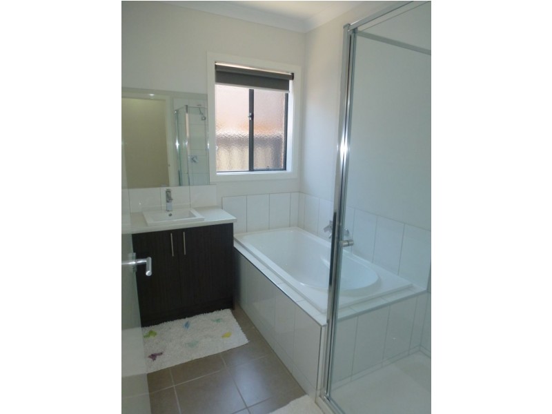 45 Moor Park Drive, Craigieburn VIC 3064