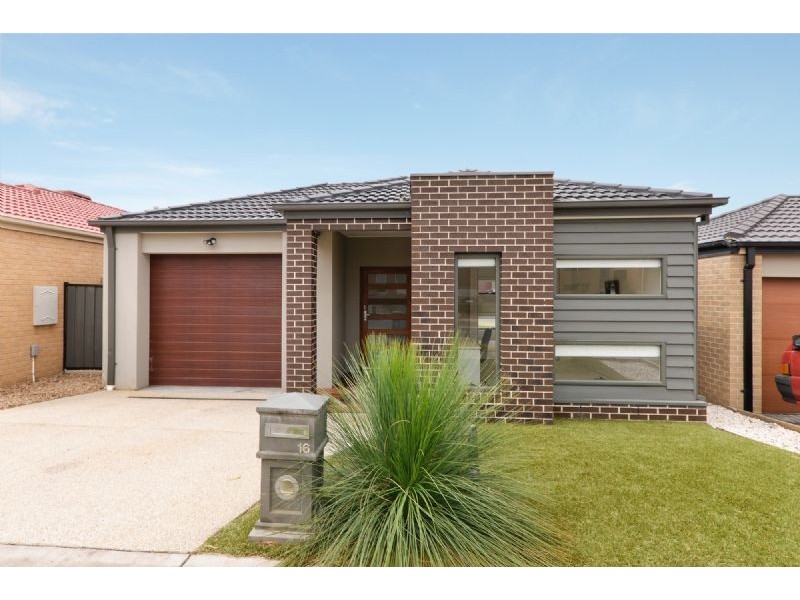 16 Kensley Circuit, Craigieburn VIC 3064