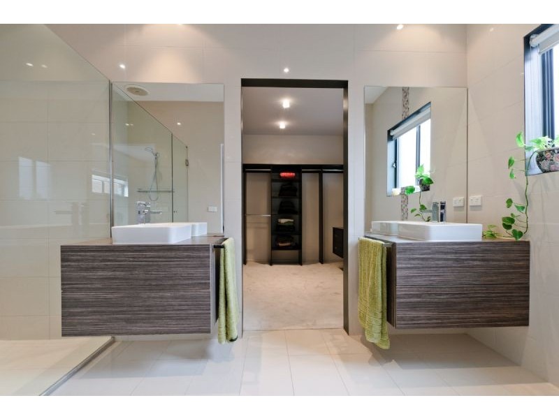 16 Kensley Circuit, Craigieburn VIC 3064