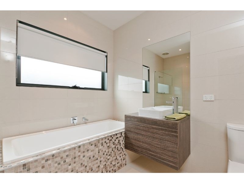 16 Kensley Circuit, Craigieburn VIC 3064