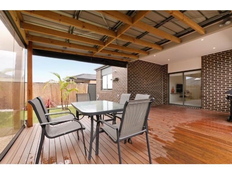 16 Kensley Circuit, Craigieburn VIC 3064