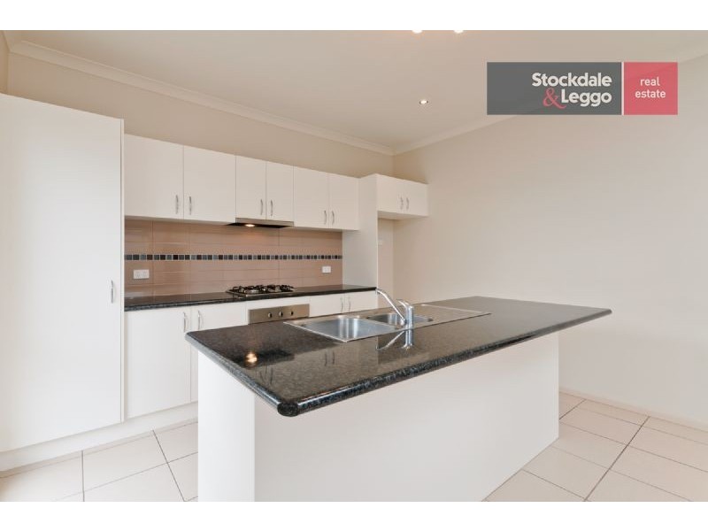 6 Kinglake Crescent, Craigieburn VIC 3064