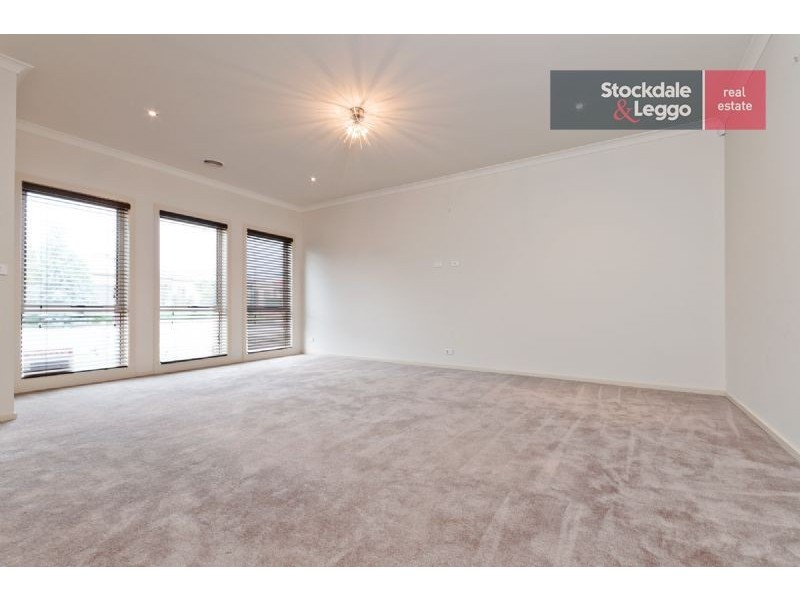 6 Kinglake Crescent, Craigieburn VIC 3064