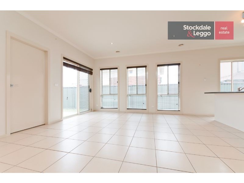 6 Kinglake Crescent, Craigieburn VIC 3064