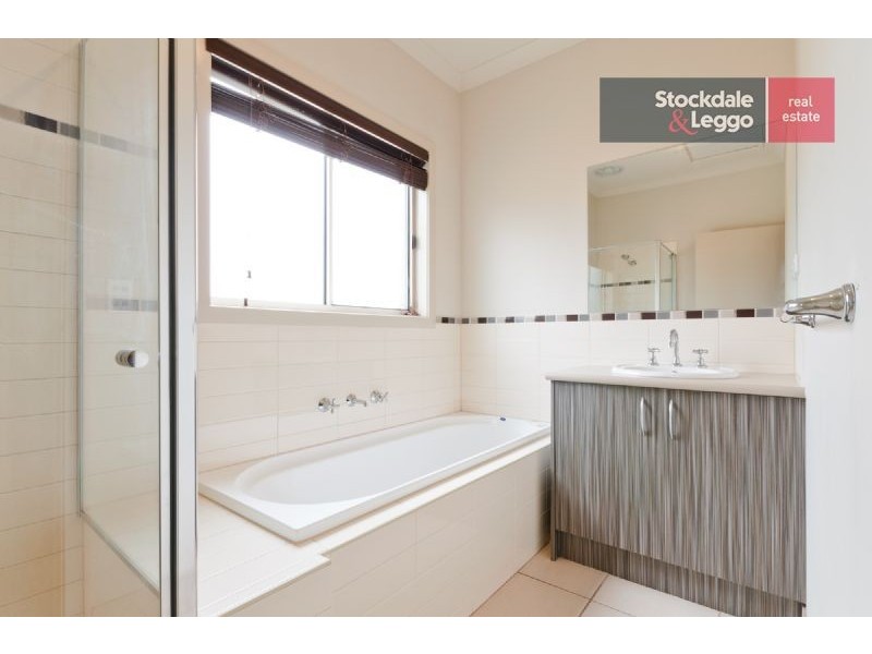 6 Kinglake Crescent, Craigieburn VIC 3064