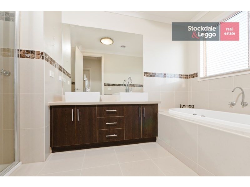 10 Beechville Place, Craigieburn VIC 3064