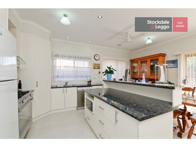 4 Healesville Loop, Craigieburn VIC 3064