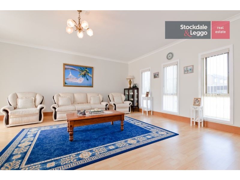 4 Healesville Loop, Craigieburn VIC 3064