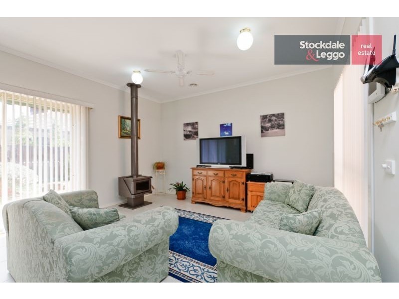 4 Healesville Loop, Craigieburn VIC 3064