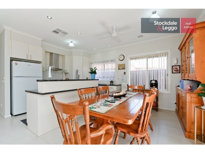 4 Healesville Loop, Craigieburn VIC 3064