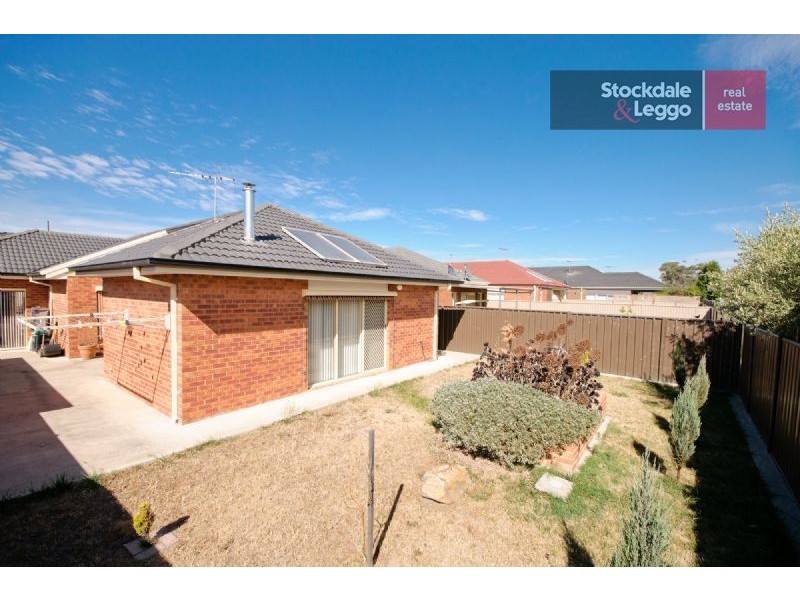 4 Healesville Loop, Craigieburn VIC 3064