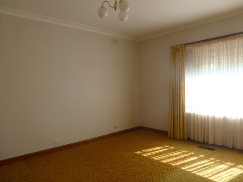 4 Lindsay Street, Glenroy VIC 3046