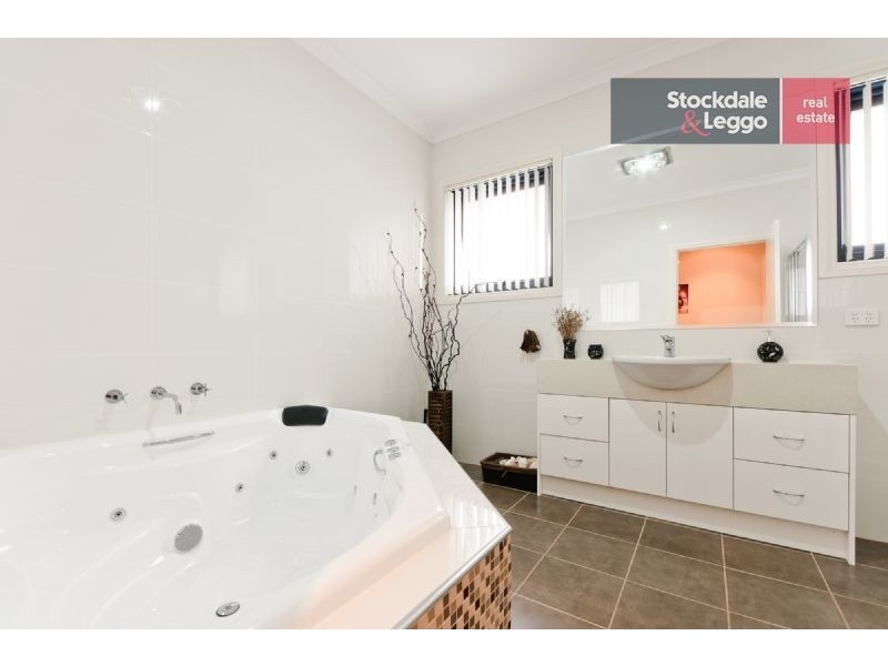 31 Highbury Circuit, Craigieburn VIC 3064