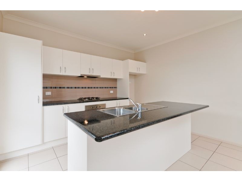 6 Kinglake Crescent, Craigieburn VIC 3064