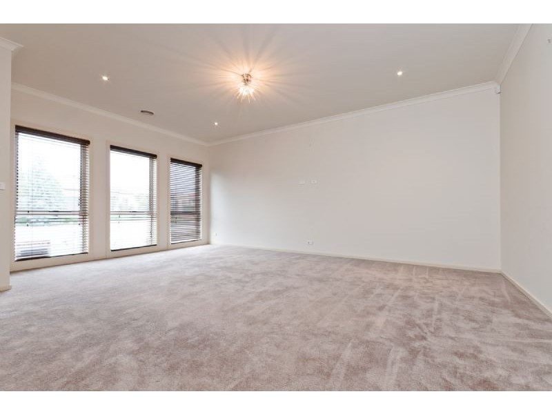 6 Kinglake Crescent, Craigieburn VIC 3064