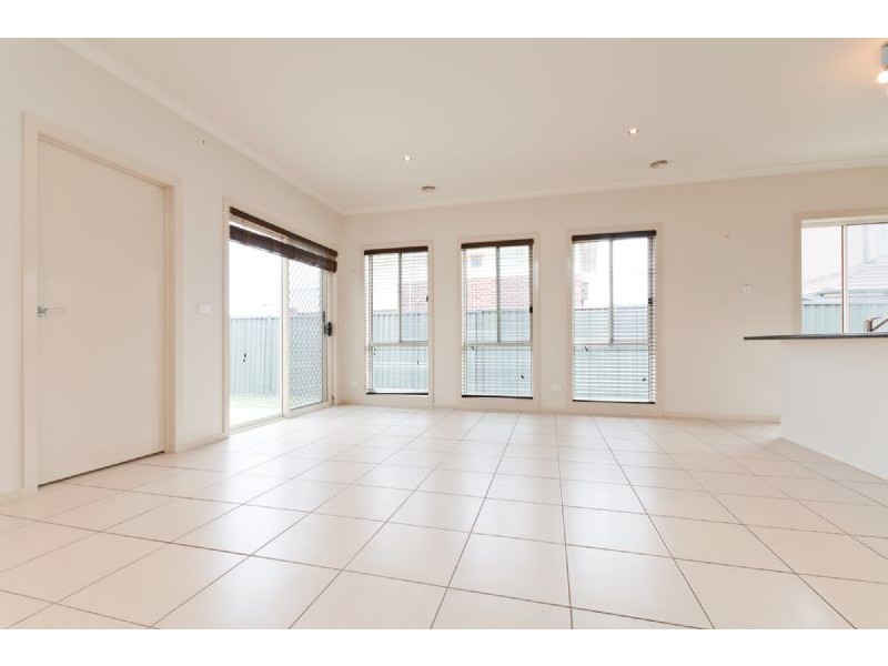 6 Kinglake Crescent, Craigieburn VIC 3064