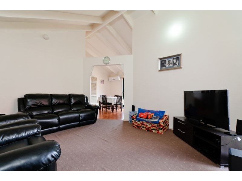 19B Manningtree Parade, Craigieburn VIC 3064