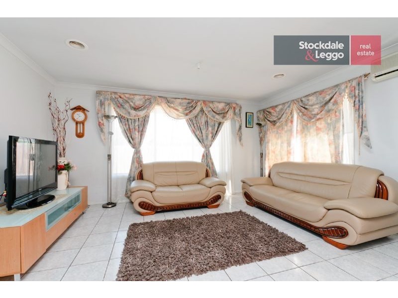 33 Limpopa Square, Roxburgh Park VIC 3064