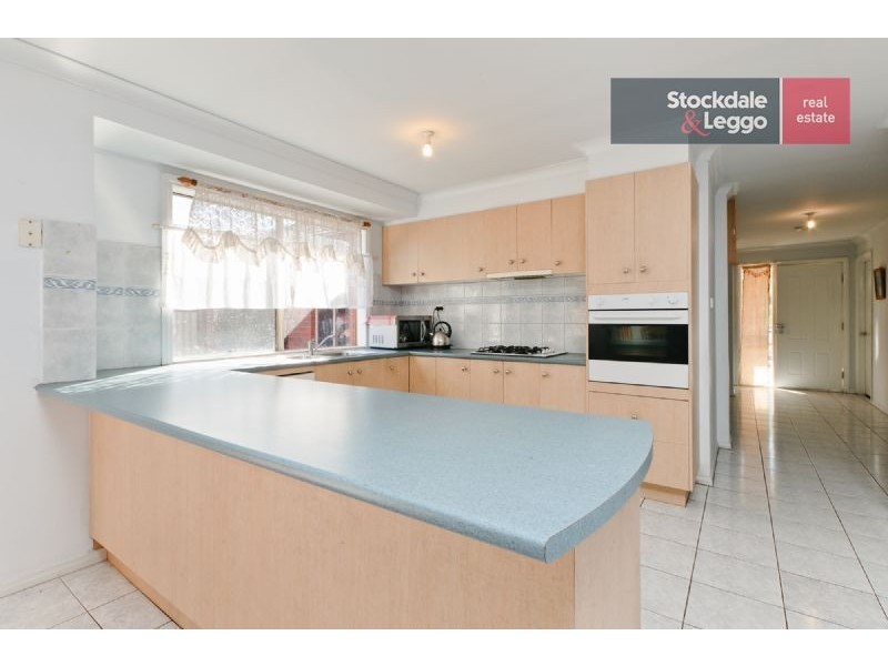 33 Limpopa Square, Roxburgh Park VIC 3064