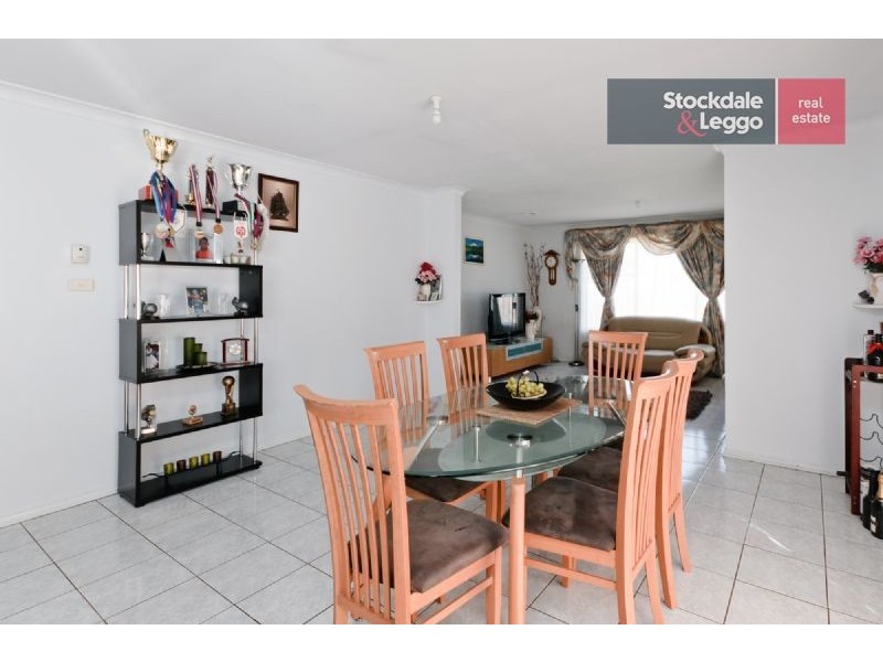 33 Limpopa Square, Roxburgh Park VIC 3064