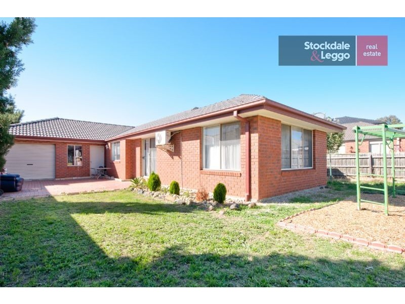 33 Limpopa Square, Roxburgh Park VIC 3064