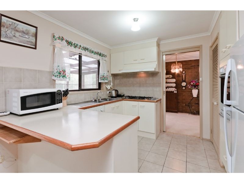8 Radstock Place, Craigieburn VIC 3064