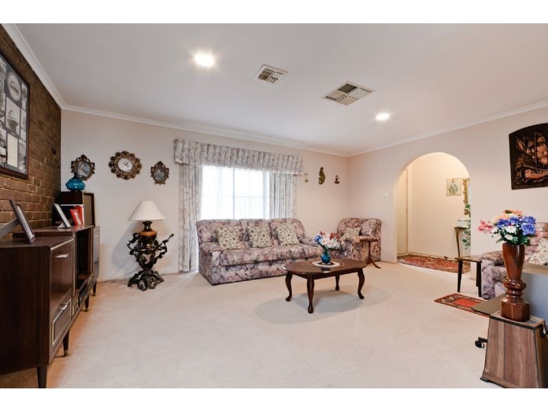 8 Radstock Place, Craigieburn VIC 3064