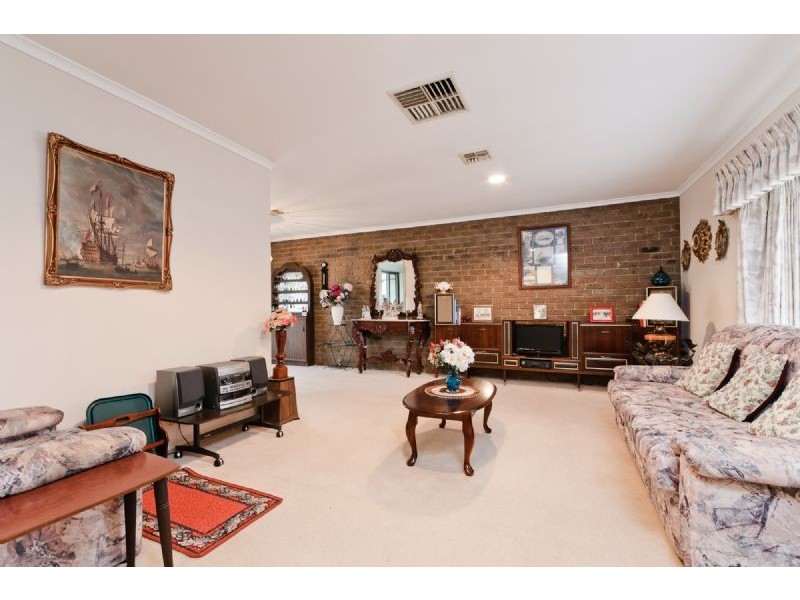 8 Radstock Place, Craigieburn VIC 3064