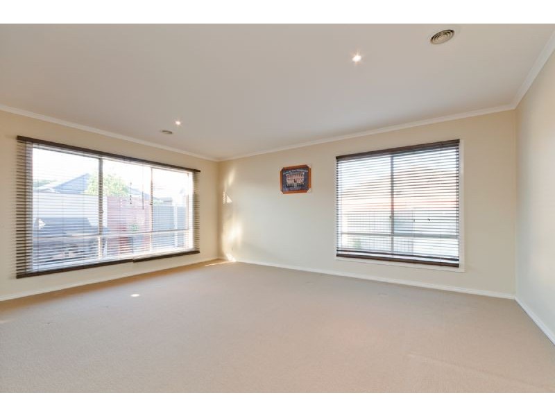 36 Bowral Loop, Craigieburn VIC 3064