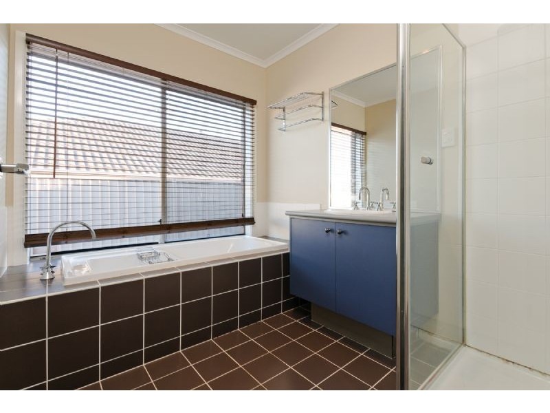 36 Bowral Loop, Craigieburn VIC 3064