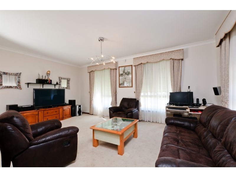 13 Pines Way, Craigieburn VIC 3064