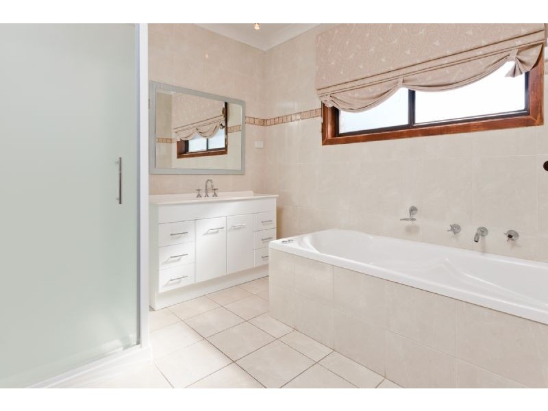 13 Pines Way, Craigieburn VIC 3064