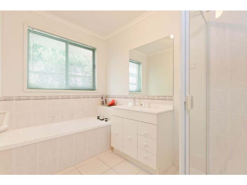 38 Statesman Avenue, Roxburgh Park VIC 3064