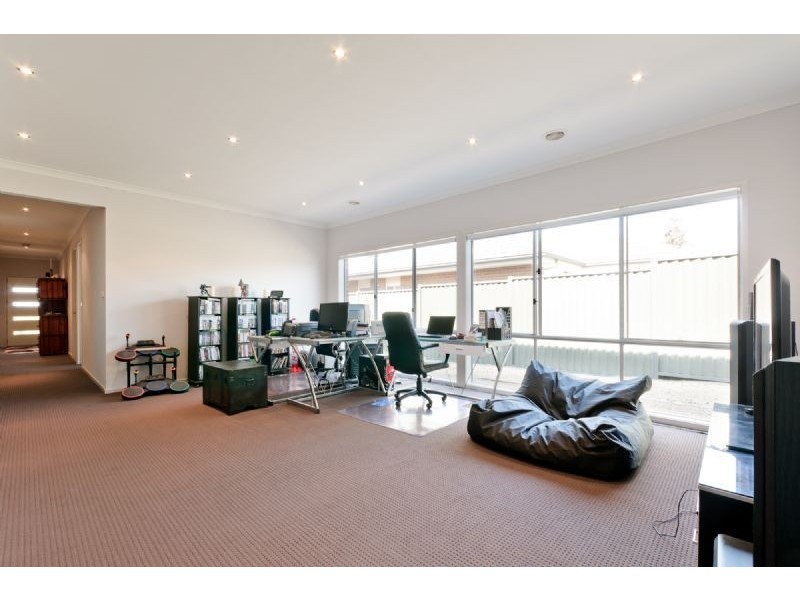 3 Yengo Place, Craigieburn VIC 3064